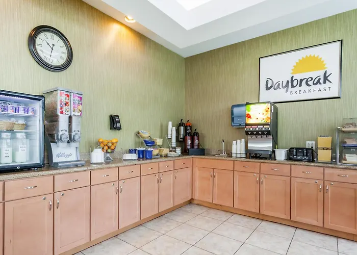 Days Inn By Wyndham Windsor Locks / Bradley Intl Airport